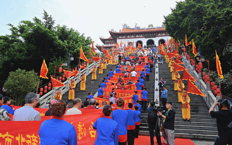 近万名海内外敬仰者赴约湄洲岛  迎天下妈祖“回娘家”