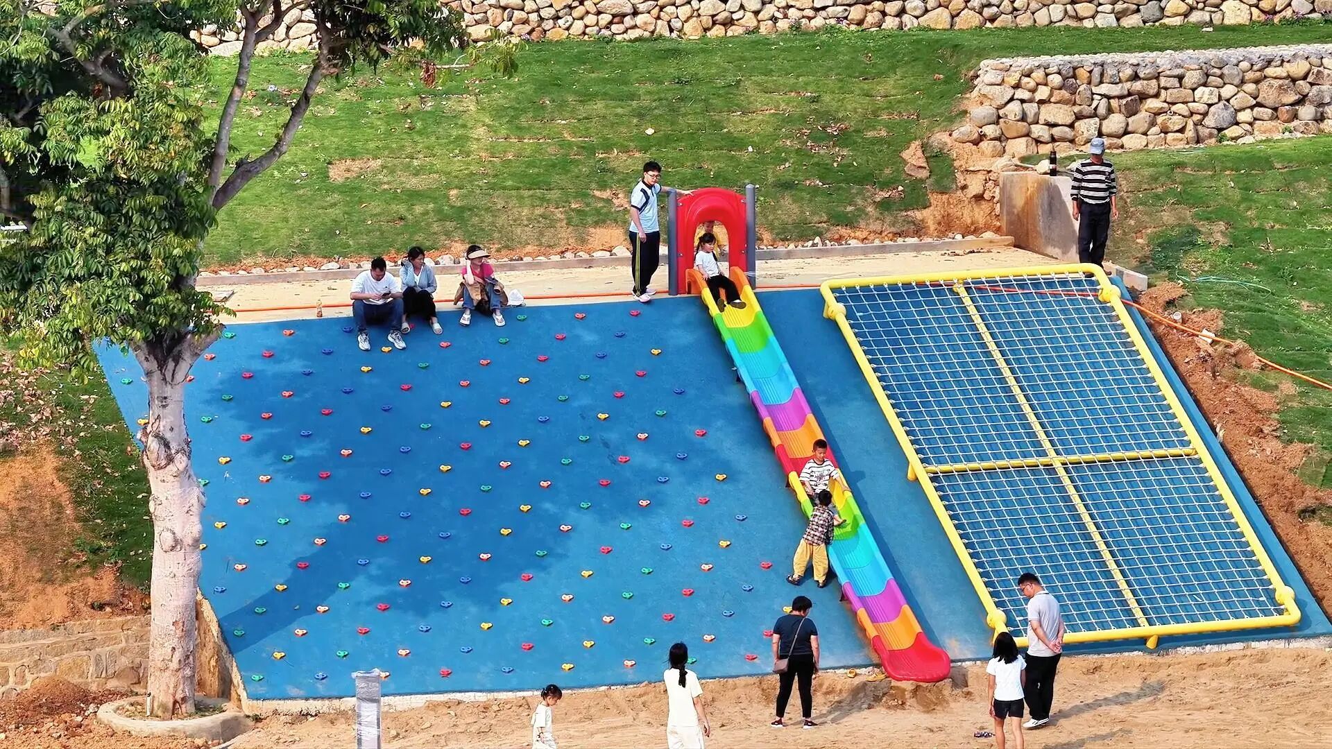 构建“吃住行游购娱学”一体化服务闭环。红星乡供图