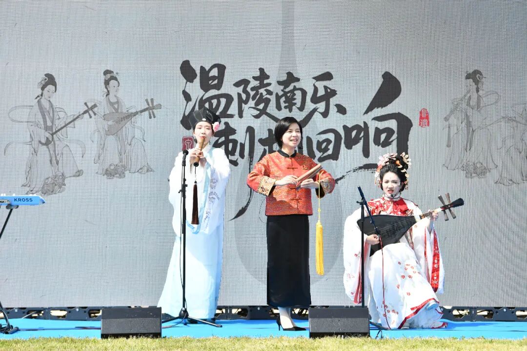鲤城区委常委、宣传部部长陈颖现场演唱南音《三千两金》