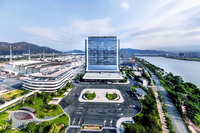 赤鉴湖畔，新能源企业云集（资料图）。图片来源：闽东日报