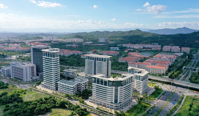 五年来，翔安区人才总量稳步攀升，创新活力竞相迸发，科创成果加速落地，为全区高质量发展注入源源不断的智力活水。图为环厦大科技创新圈。 朱毅力摄