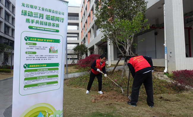 動力車間黨支部將綠色發展理念融入“植綠護水”“助學宣教”等主題黨日