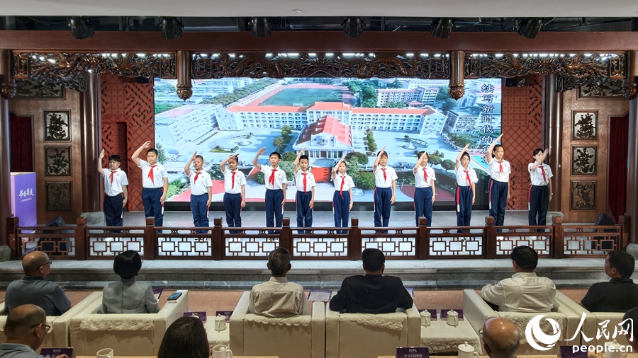 集美小学生童声朗诵。人民网记者 陈博摄