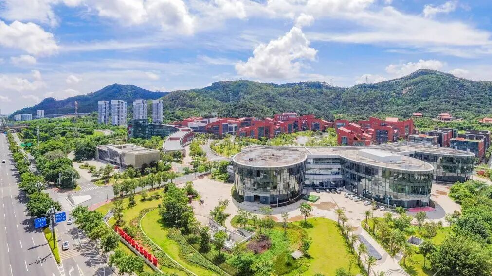 过去十年间，晋江先后落地了中皮院”“中纺院”“中纸院”等十多个“国字号”创新平台。