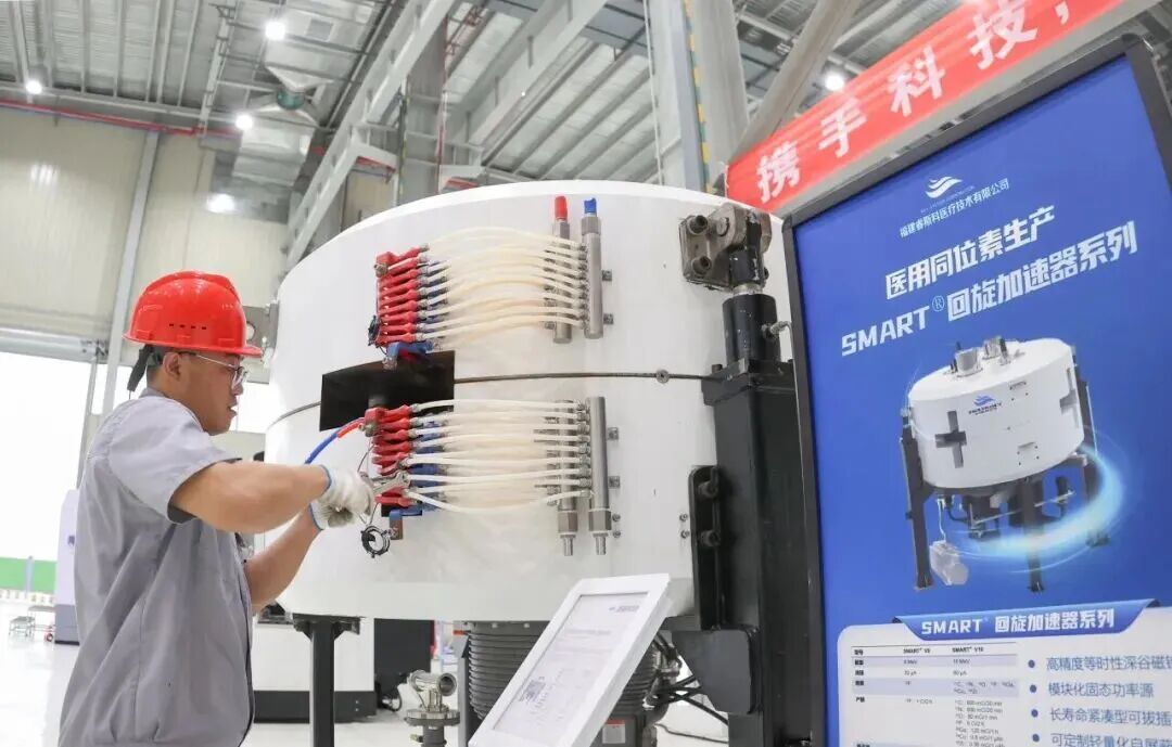 晋江睿斯科项目生产各类肿瘤先进粒子治疗设备部件，是晋江以精准服务赋能新兴产业的生动例证。