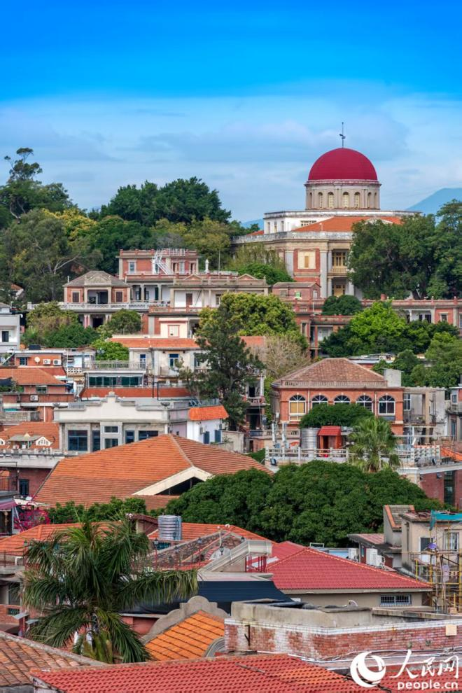 鼓浪屿笔架山上的别墅群。人民网记者 陈博摄