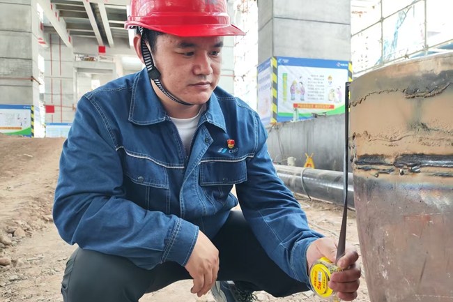 援建甘肃职工正在作业