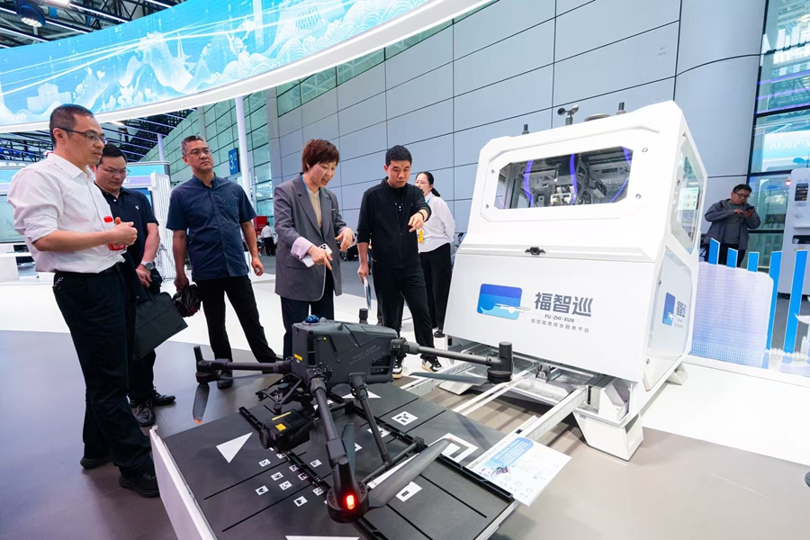 福建省首台套无人机自动换电机巢“福智巡”