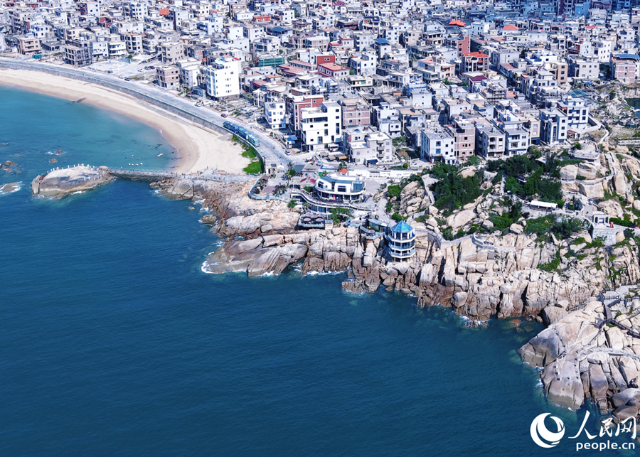 融合滨海风光与民俗特色的旅游景区“惠女风情园”。人民网记者 李唯一摄