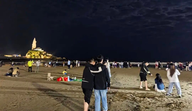 海灘上人氣滿滿