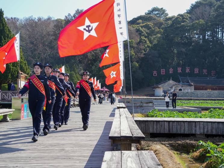福建警察學院實踐隊在古田會議會址周邊巡邏
