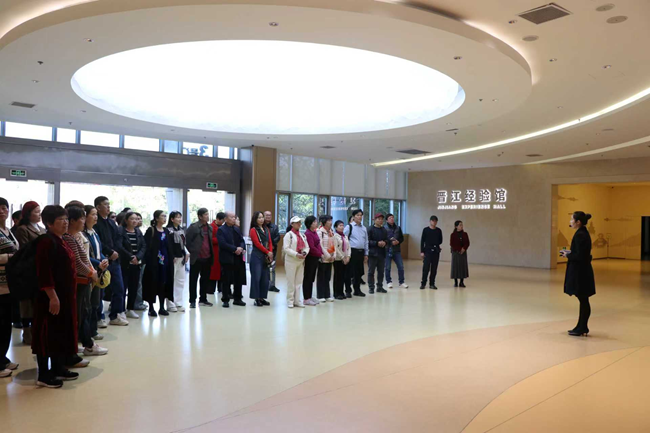 惠安縣老年大學組織全體班干部赴晉江經驗館開展現場教學活動