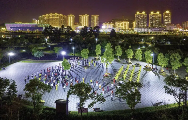 市民在蘭溪公園運動健身。卓仕尉攝