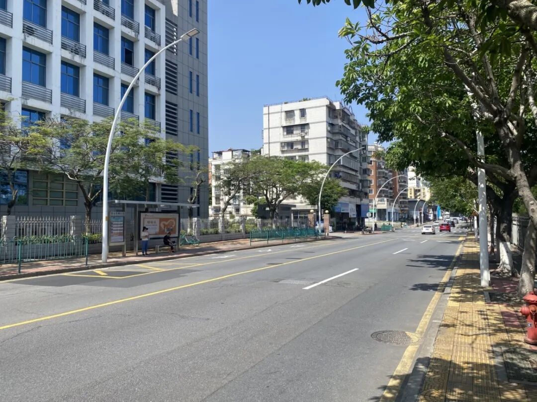 “龙山东路口”站南侧站点施工后