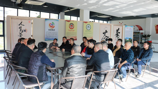 開展流動黨員座談會，收集意見建議，共謀家鄉發展