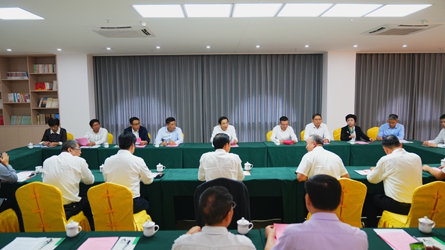 省市區三級政協委員和部分企業家代表在長泰區開展“誠信八閩行”宣傳活動並座談交流營商環境問題及建議。
