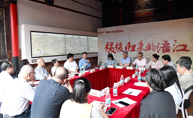 翔金兩地文史專家、民俗學者、鄉賢代表共同探討“浯江”的千年人文底蘊。劉小東攝