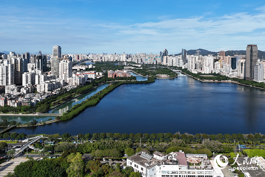 厦门筼筜湖水清岸绿。人民网记者 陈博摄
