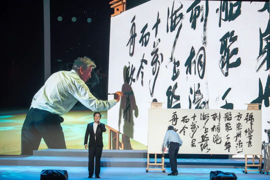 廖昌永與范迪安在小岞共同演繹作品。惠安縣委宣傳部供圖