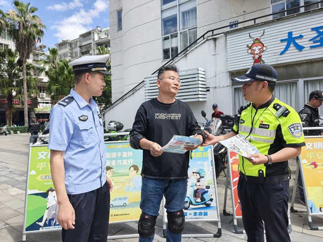 强化宣传引导，普及文明停车理念