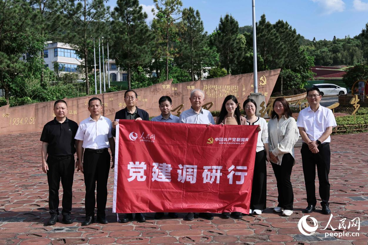 人民网党建调研行走进龙岩长汀中复村。人民网记者 李昌乾摄