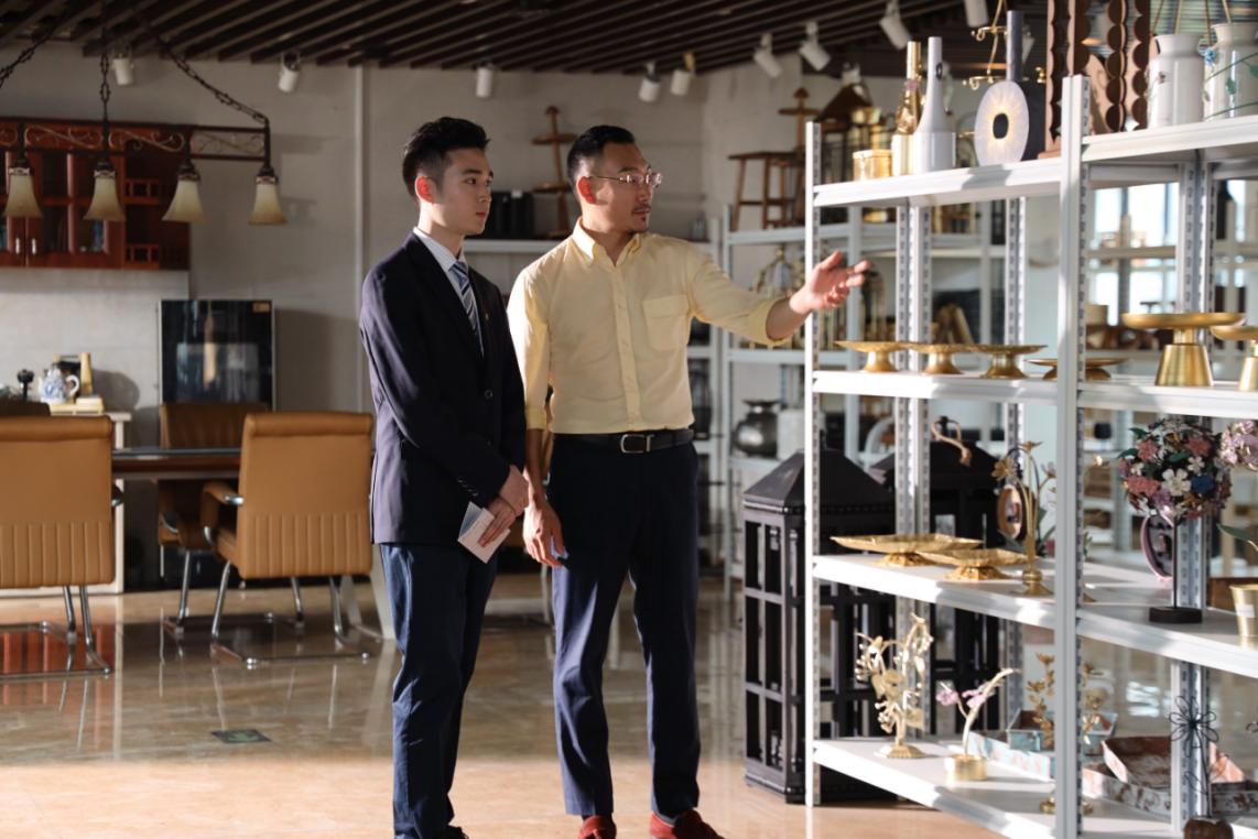 中國銀行福建省分行工作人員主動走訪企業，深入了解跨境客戶金融需求，提升跨境綜合服務質效。中國銀行福建省分行供圖