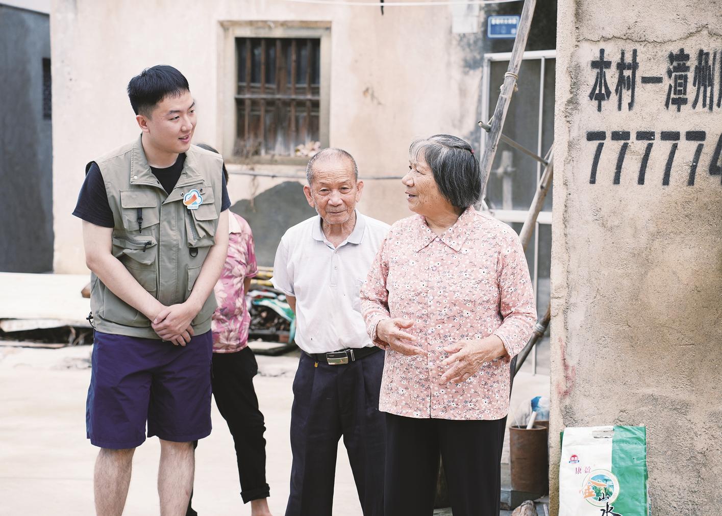 周宗陽、江巧珍接受採訪