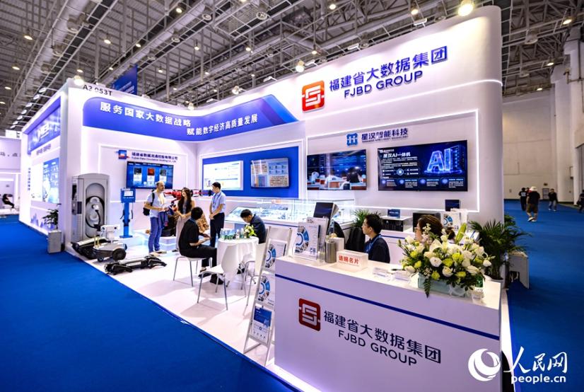 “金磚展”現場，福建企業吸引不少客商駐足參觀。人民網記者 李昌乾攝