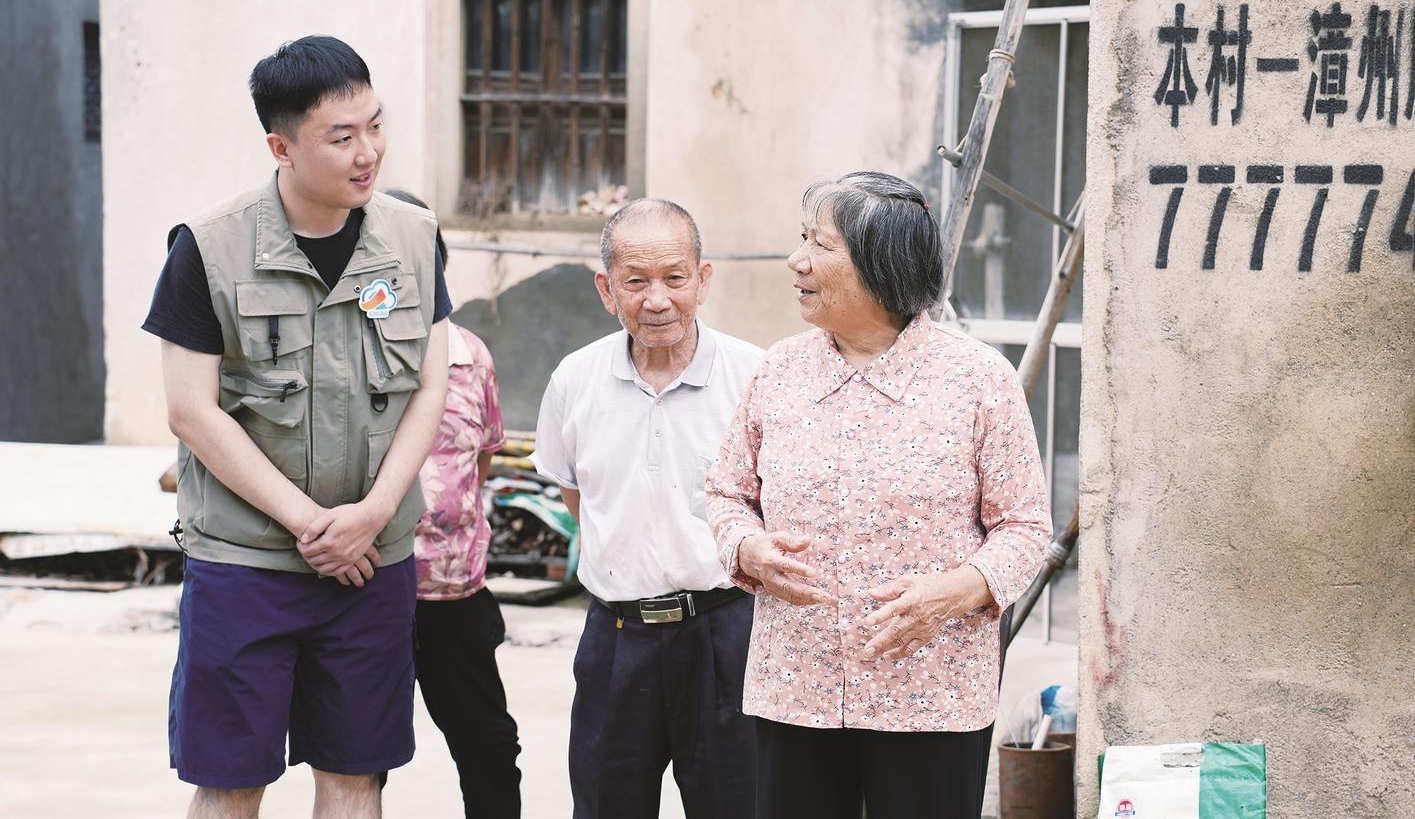 當年那場簡朴的婚禮如今成為一堂情景黨課