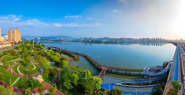 水清岸绿入画来。王志凌摄