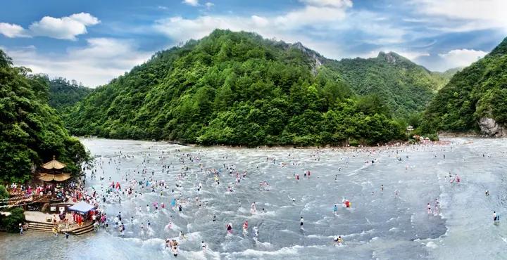 屏南白水洋水上广场 。卓育兴摄