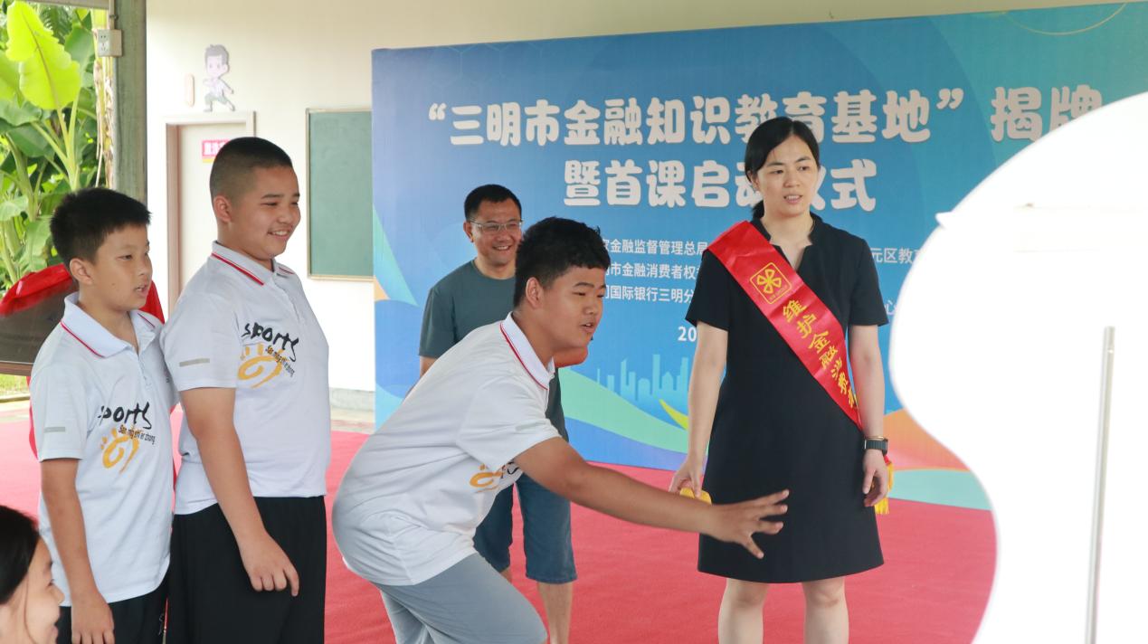 学生们在游戏中学习知识