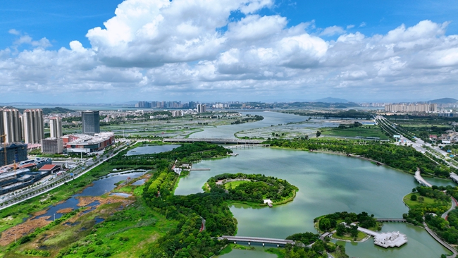 百崎湖景区成功获评福建省第十四批水利风景区，图为百崎湖及其周边