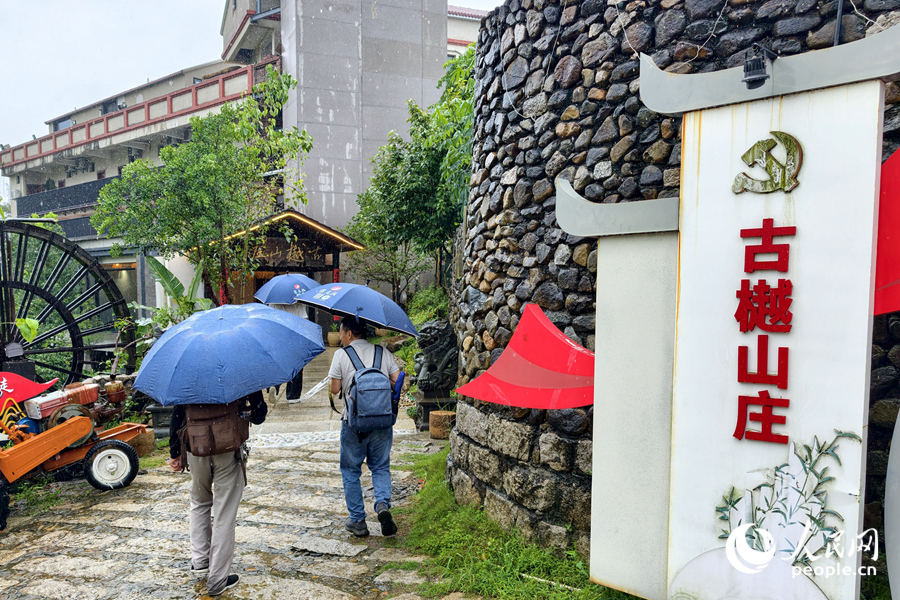 位于灌口镇双岭村的古樾山庄。人民网记者 陈博摄