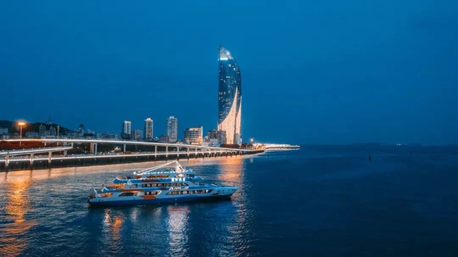 鹭江夜游