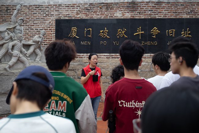 讲解员细说历史