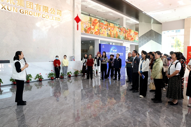 2025年，民间文艺版权保护与促进国际研讨会在泉州召开，利讯集团作为调研参观点之一，展现国际IP版权运营的创新活力