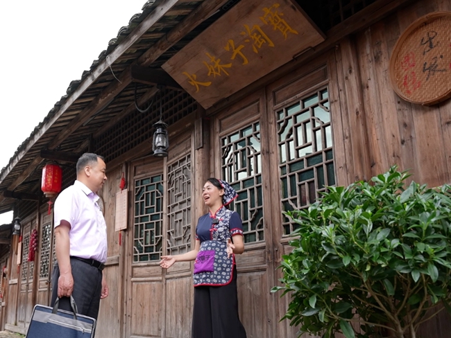 农行客户经理上门对接蔡火妹资金需求