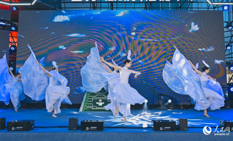 开场舞表演。人民网记者 陈博摄