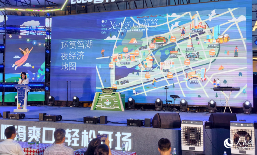 环筼筜湖夜间消费地图。人民网记者 陈博摄