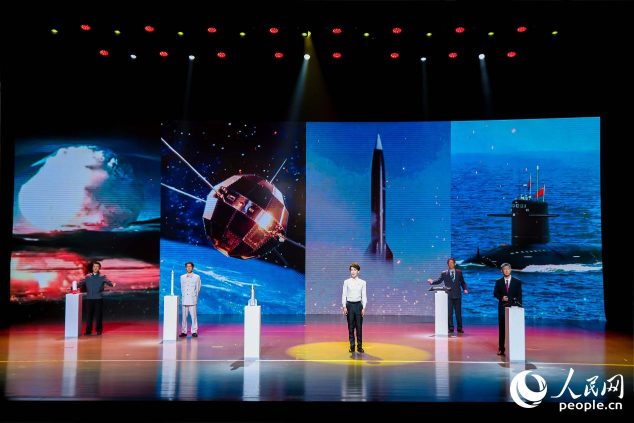 陈尧与一位位“大国工匠”展开跨越时空的对话。人民网摄