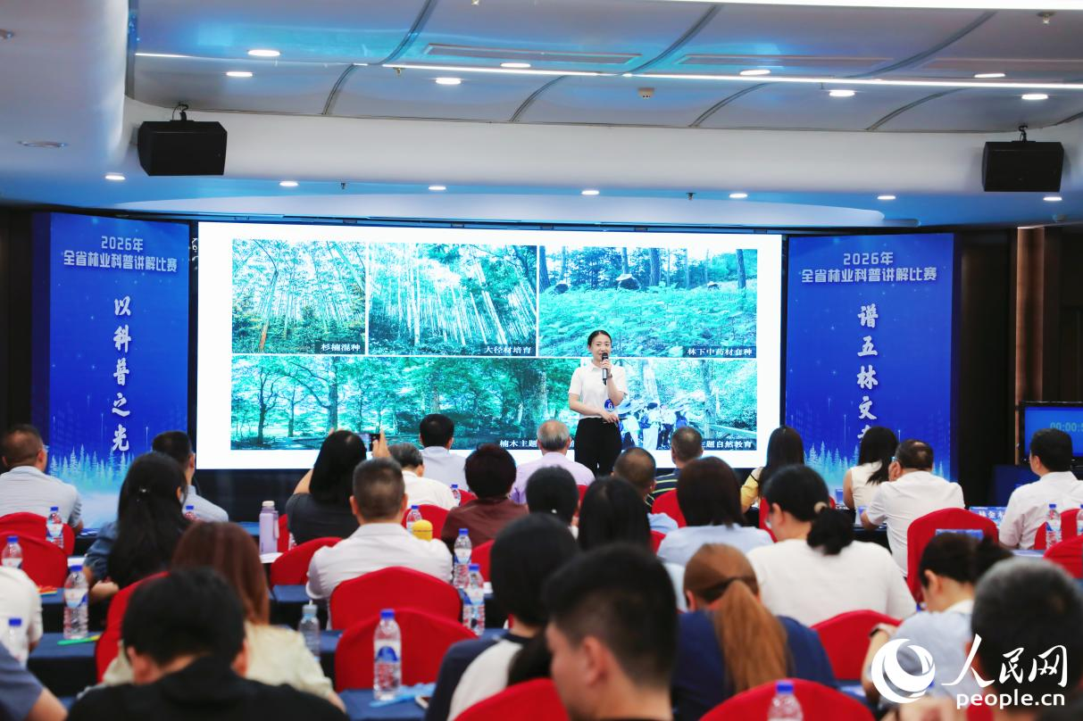 参赛选手进行科普讲解。人民网记者 李唯一摄