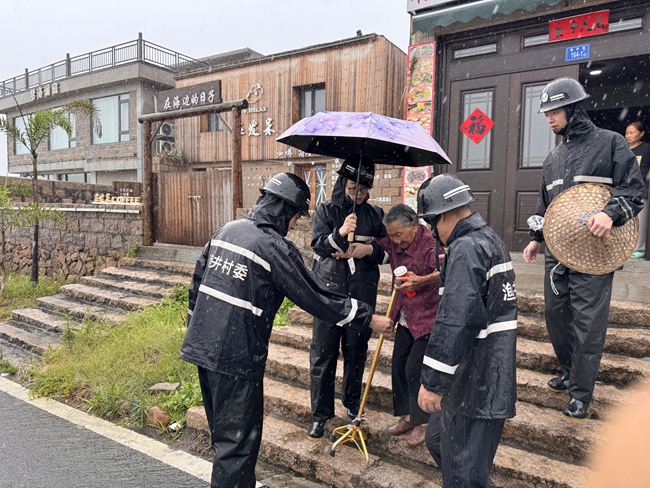 福鼎渔井村及时转移独居老人。