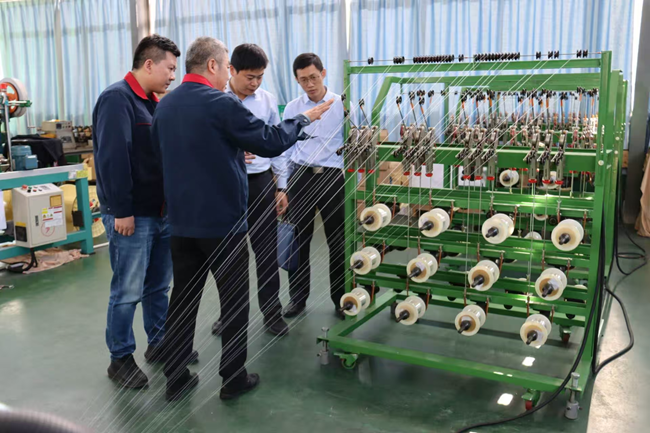 农行上杭支行客户经理深入上杭鑫昌龙实业有限公司开展贷前调查，了解5G工业填充材料生产情况