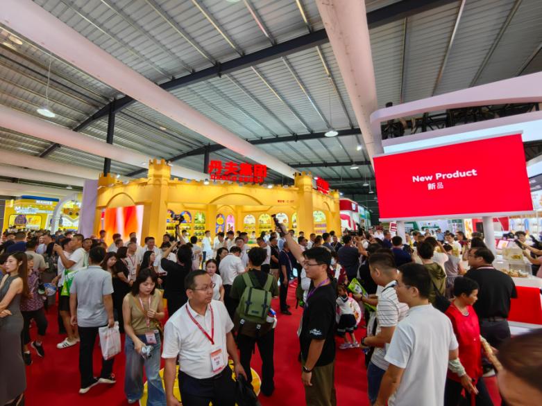 展会现场人潮涌动。主办方供图