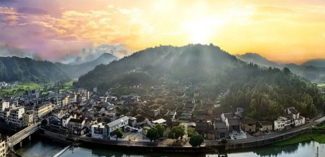 东山村。李守兴摄
