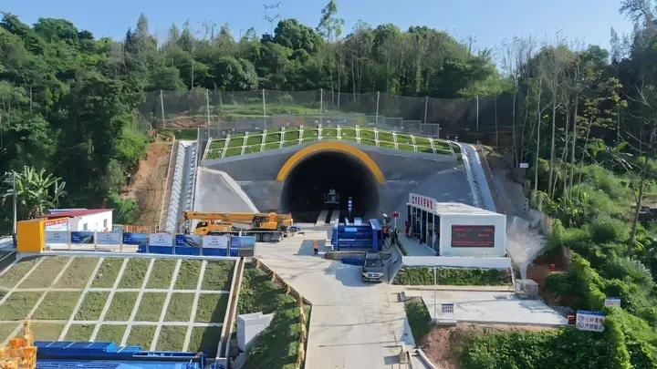 新下坂隧道进口施工现场。温福高铁宁德段参建单位供图