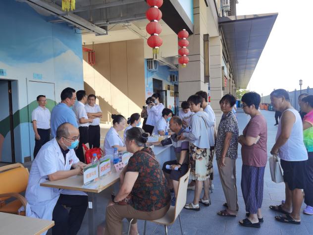 联合海沧医院开展“医养结合，关爱老人，义诊到家”大型义诊活动
