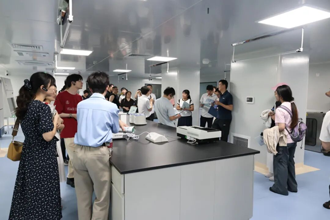 现场参观