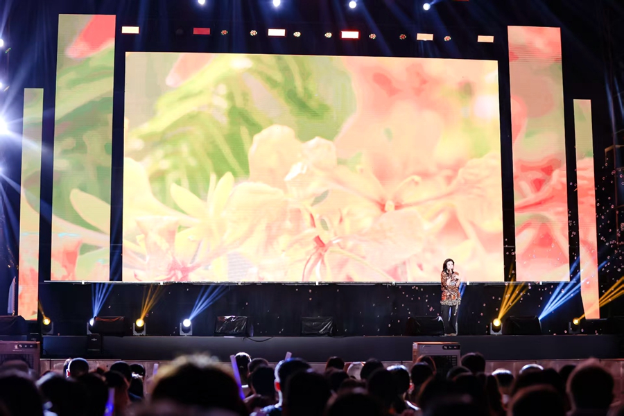 歌手演唱原创歌曲《厝》。鼓浪屿管委会供图